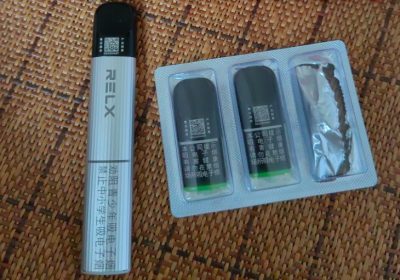 悦刻国标烟杆青羽