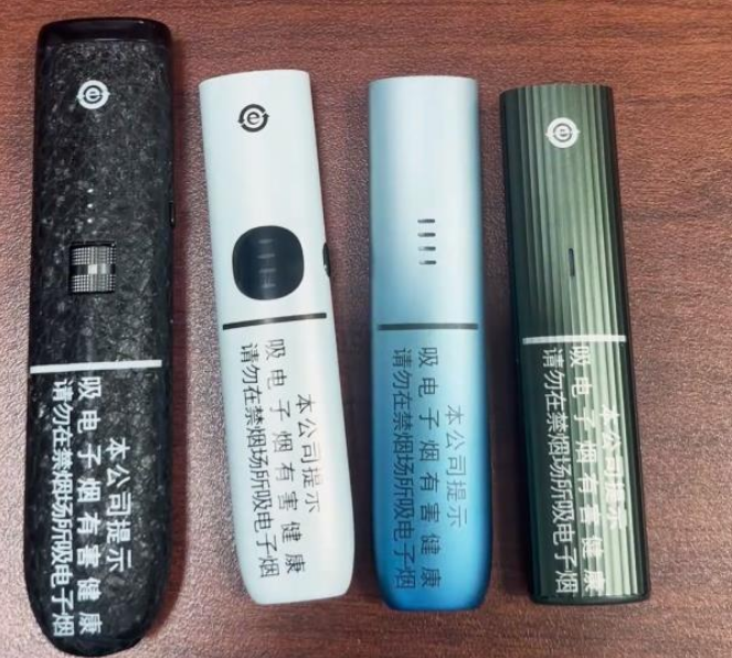 悦刻青羽和幻影